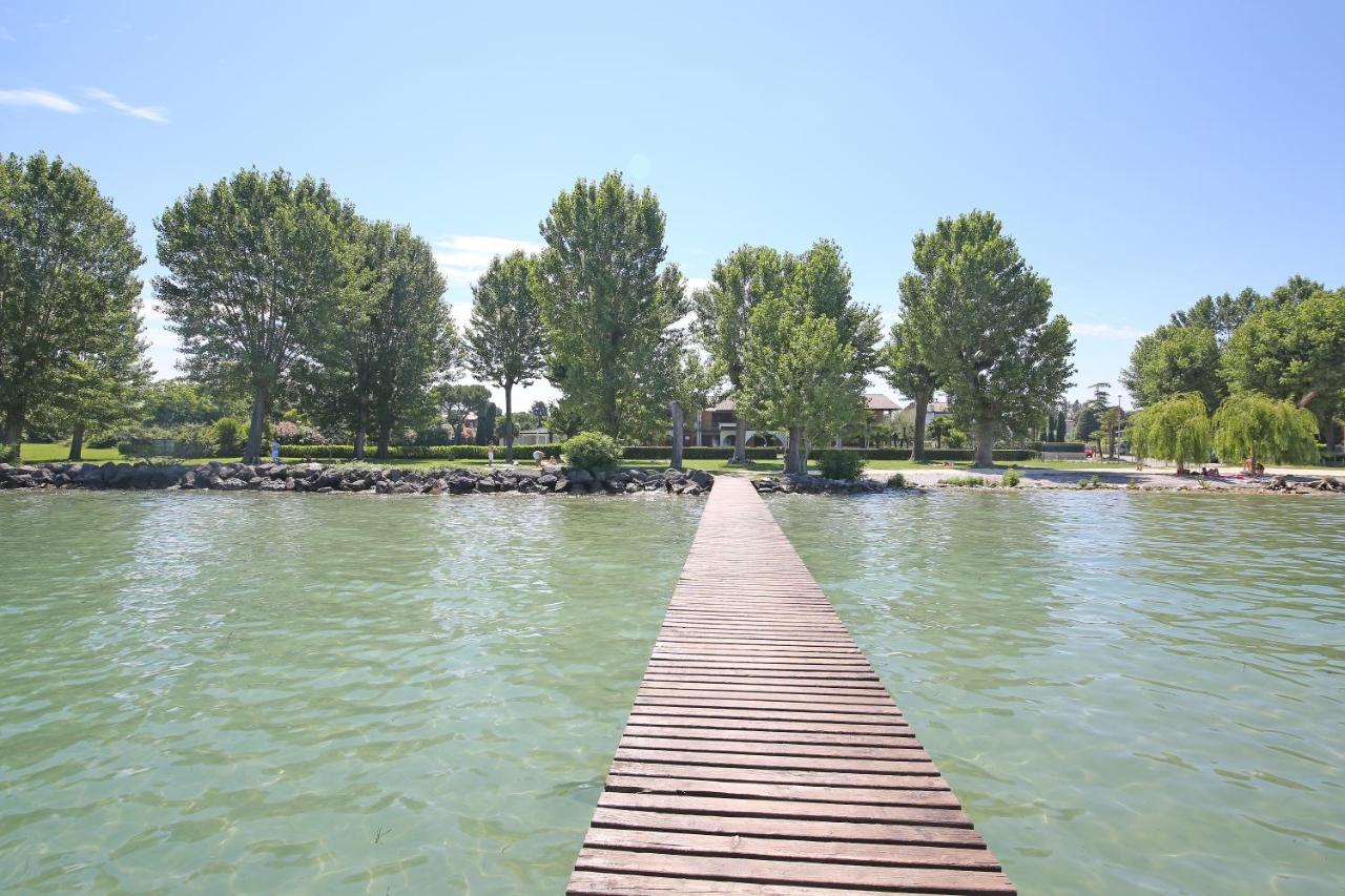 Appartamenti Punta Gro Sirmione Buitenkant foto